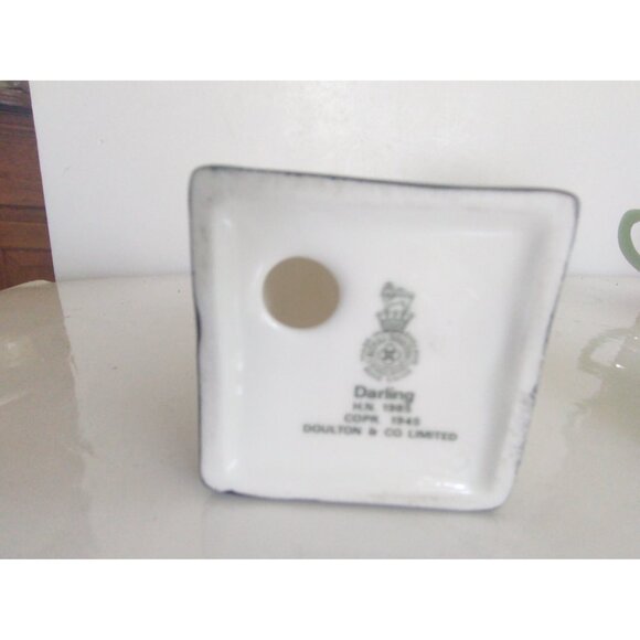 Vintage Royal Doulton Figurine "Darling" 5 1/4" tall H.N. 1985 by Charles Vyse - Picture 9 of 9